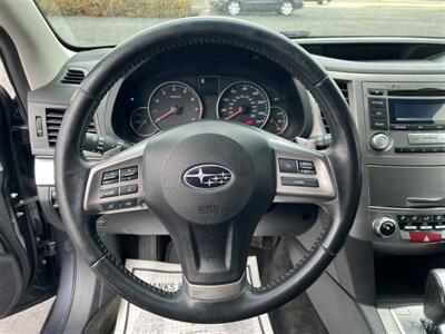 2013 Subaru Outback 2.5i Premium AWD   - Photo 11 - Escanaba, MI 49829