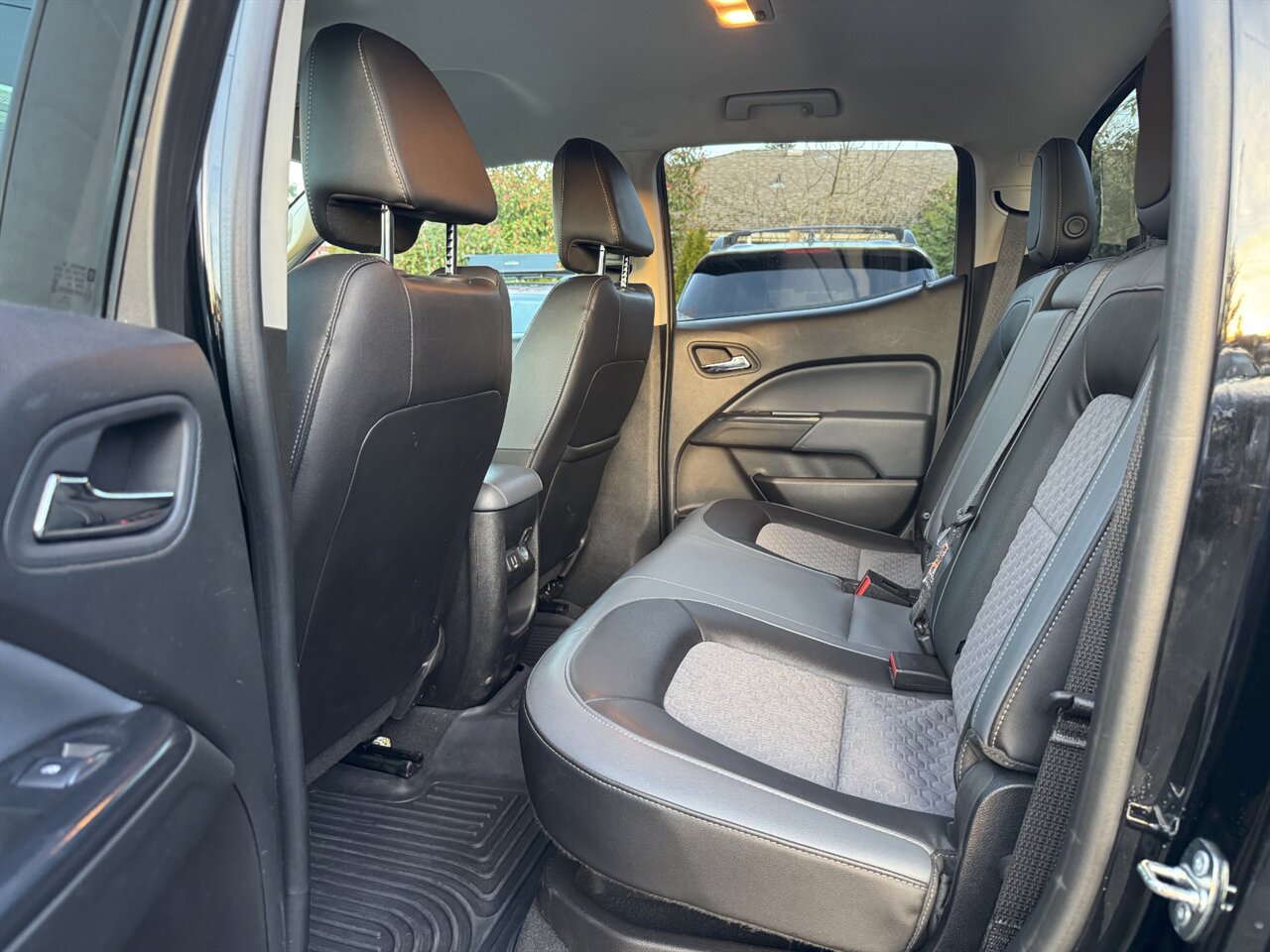 2019 Chevrolet Colorado Z71 4x4 REMOTE START ONLT 55K MILES - Photo 12 - Portland, OR 97211