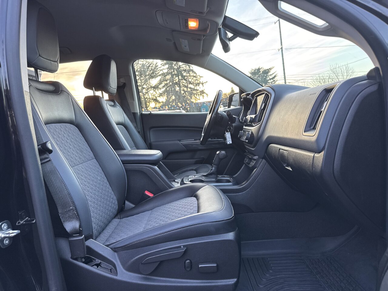 2019 Chevrolet Colorado Z71 4x4 REMOTE START ONLT 55K MILES - Photo 18 - Portland, OR 97211