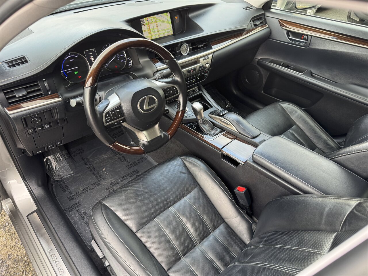 2017 Lexus ES300h ADAPTIVE CRUISE BLIND SPOT - Photo 2 - Portland, OR 97211