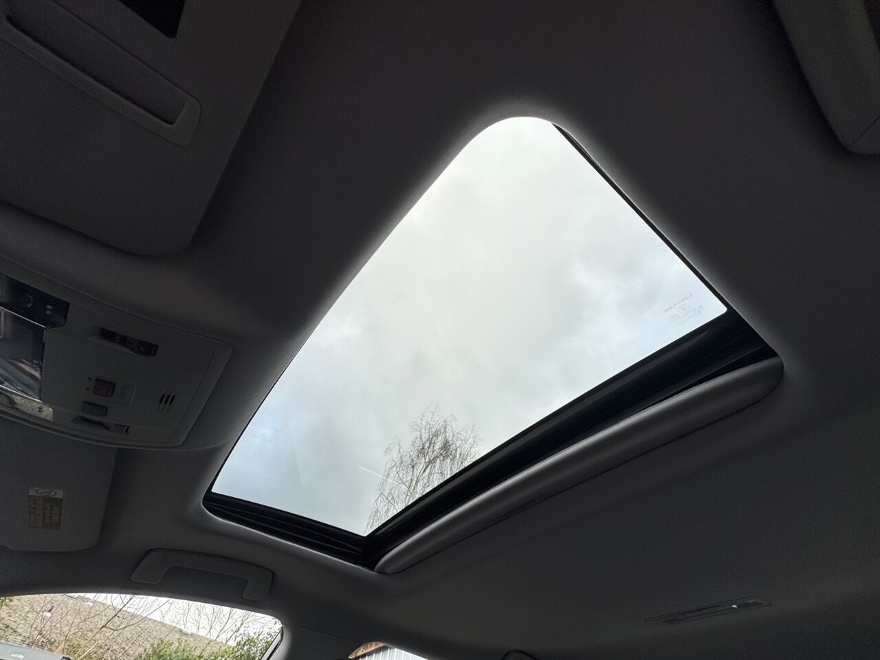 2017 Lexus ES300h ADAPTIVE CRUISE BLIND SPOT - Photo 37 - Portland, OR 97211