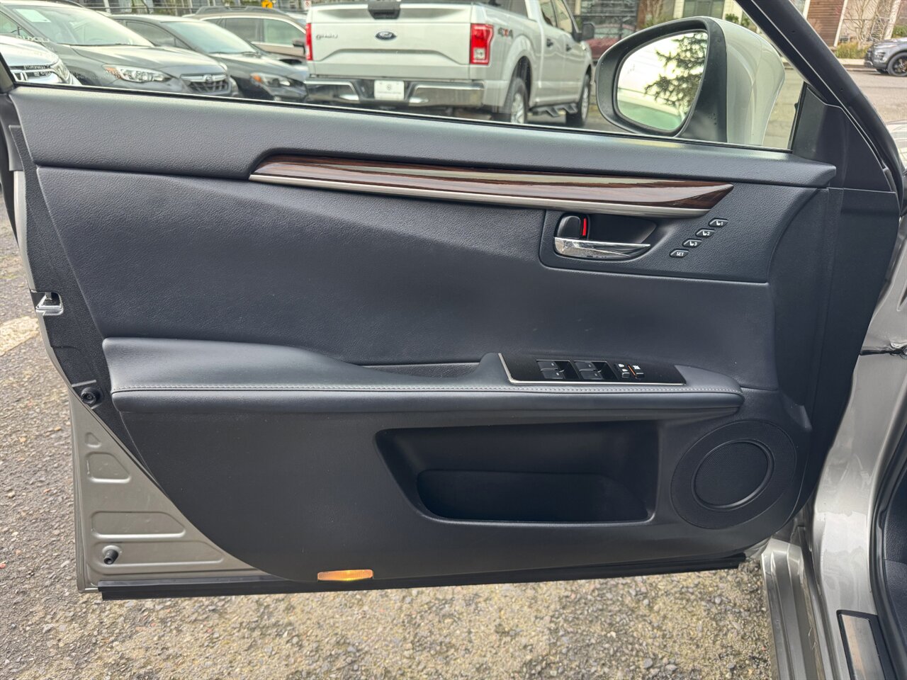 2017 Lexus ES300h ADAPTIVE CRUISE BLIND SPOT - Photo 12 - Portland, OR 97211