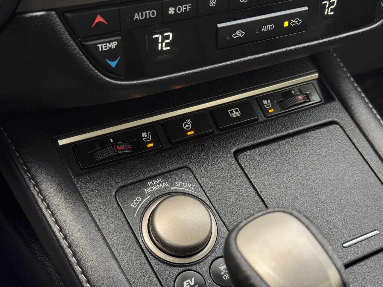 2017 Lexus ES300h ADAPTIVE CRUISE BLIND SPOT - Photo 31 - Portland, OR 97211