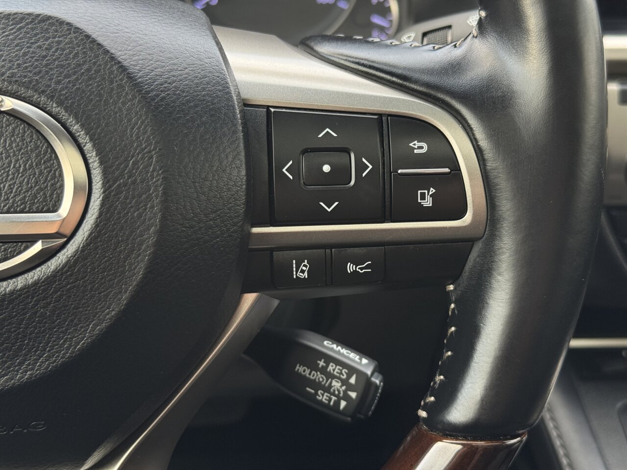 2017 Lexus ES300h ADAPTIVE CRUISE BLIND SPOT - Photo 28 - Portland, OR 97211