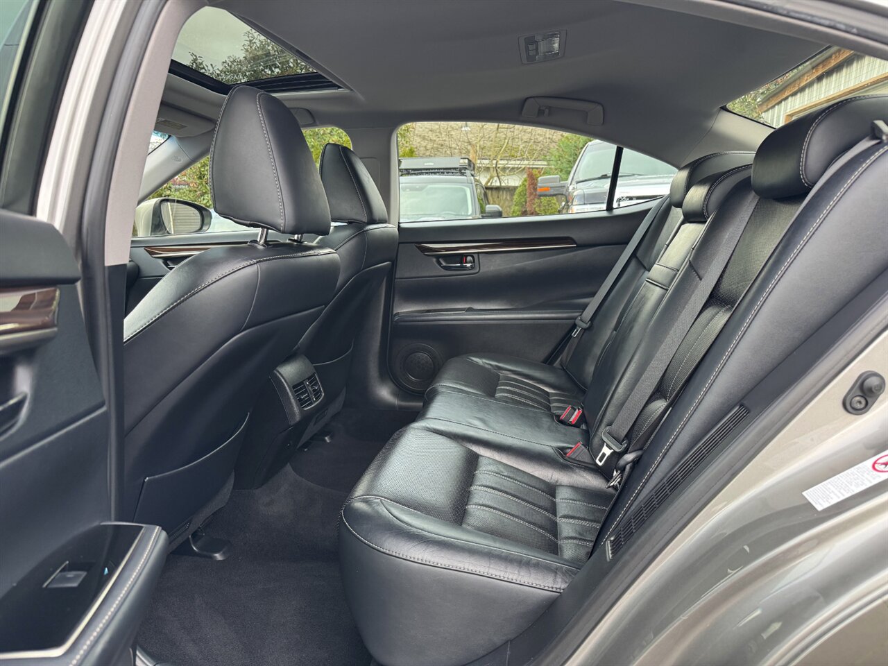 2017 Lexus ES300h ADAPTIVE CRUISE BLIND SPOT - Photo 13 - Portland, OR 97211