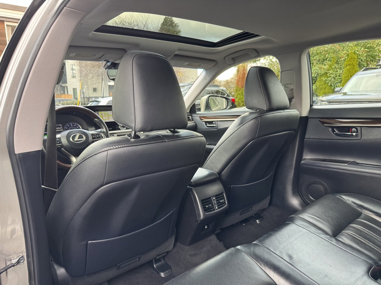 2017 Lexus ES300h ADAPTIVE CRUISE BLIND SPOT - Photo 14 - Portland, OR 97211