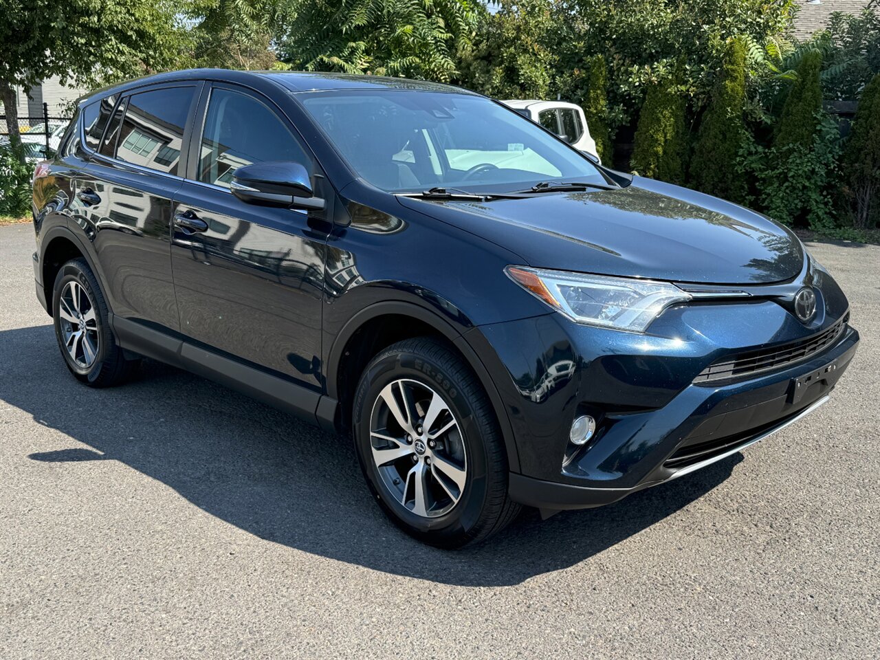 2018 Toyota RAV4 XLE AWD ADAPTIVE CRUISE BACKUP CAM   - Photo 5 - Portland, OR 97211