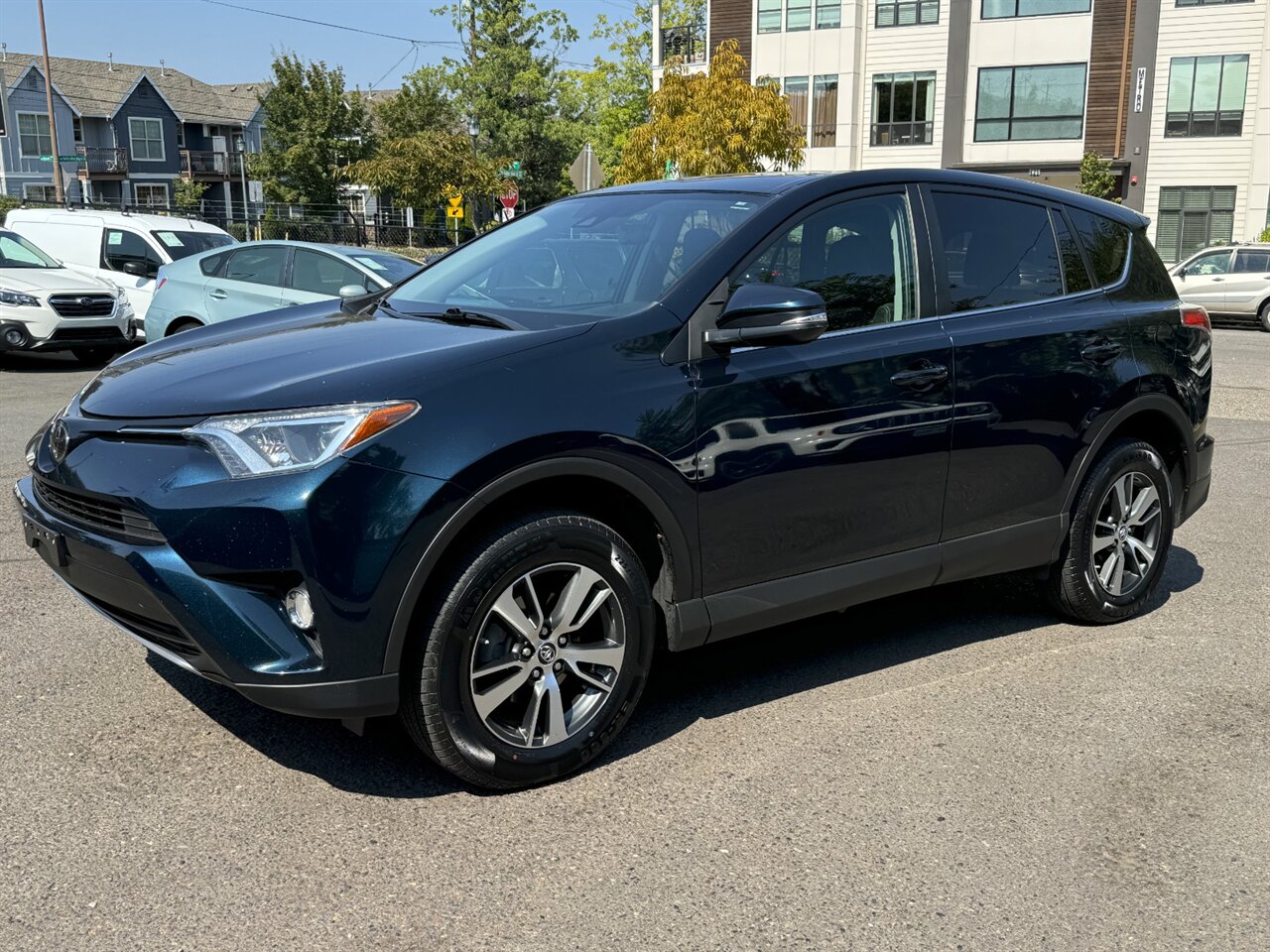 2018 Toyota RAV4 XLE AWD ADAPTIVE CRUISE BACKUP CAM   - Photo 1 - Portland, OR 97211