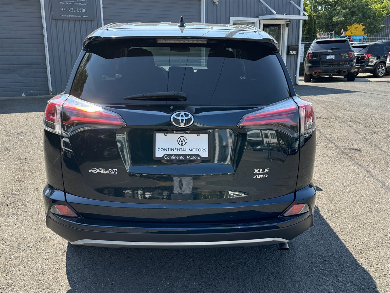 2018 Toyota RAV4 XLE AWD ADAPTIVE CRUISE BACKUP CAM   - Photo 8 - Portland, OR 97211