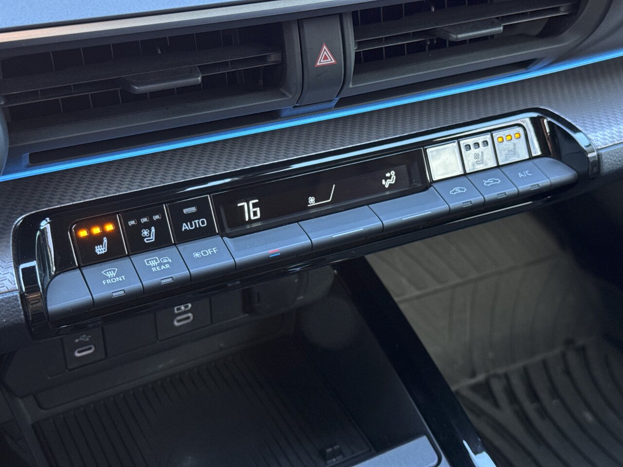 2024 Toyota Prius Limited   - Photo 29 - Portland, OR 97211