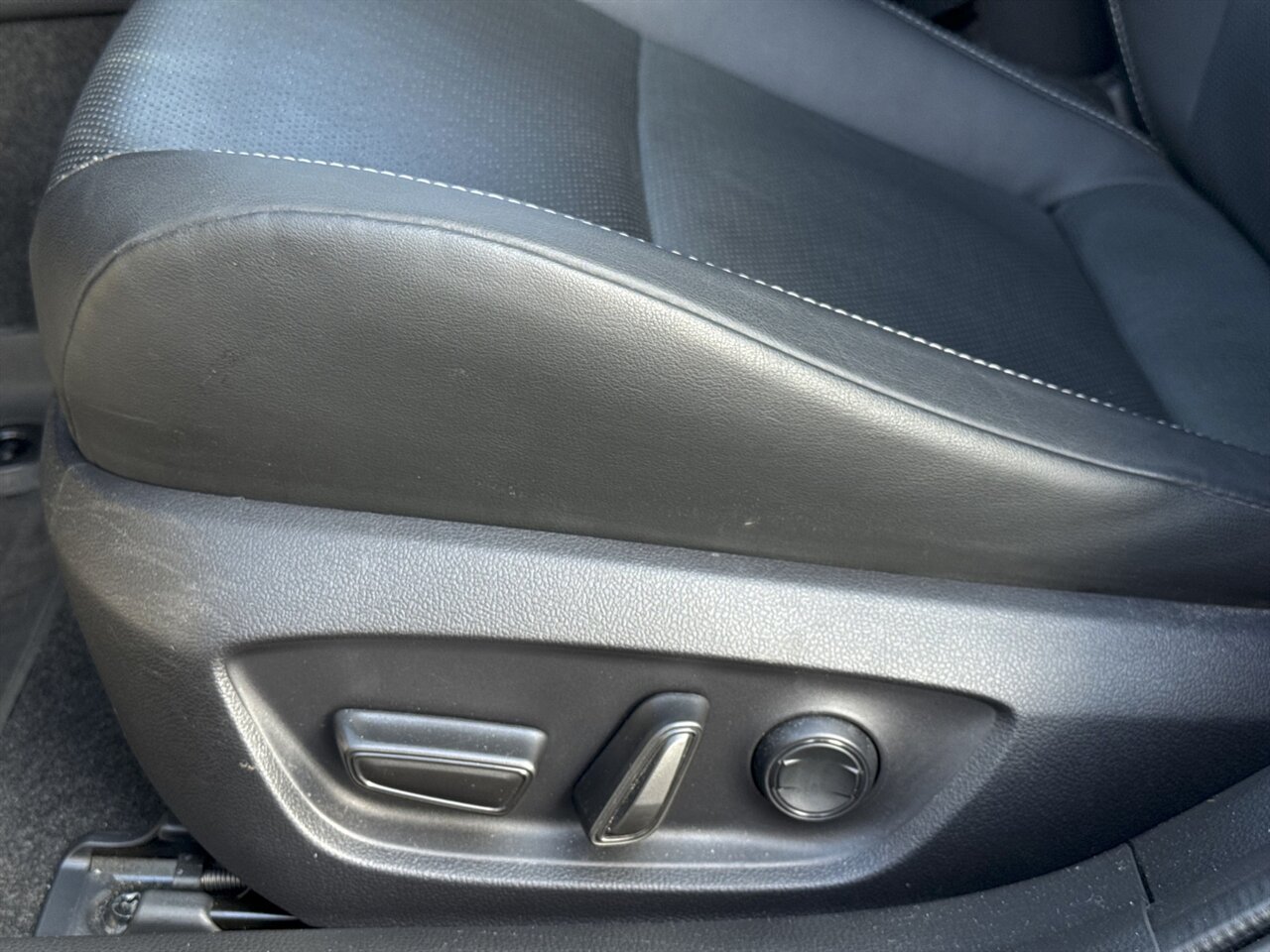 2024 Toyota Prius Limited   - Photo 23 - Portland, OR 97211