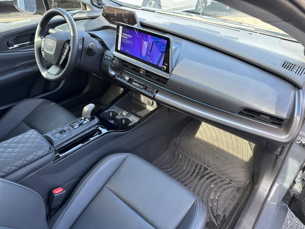 2024 Toyota Prius Limited   - Photo 18 - Portland, OR 97211