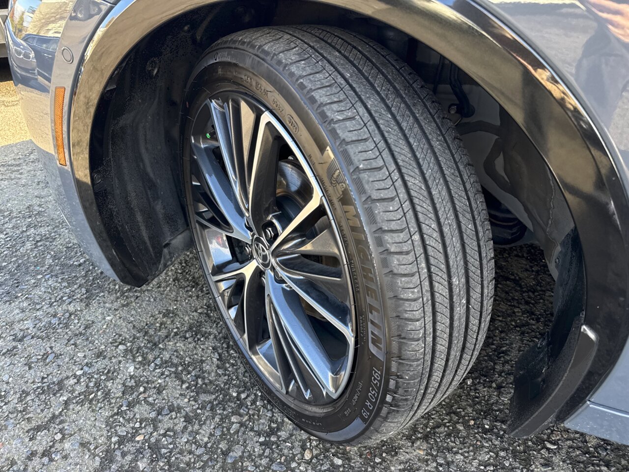 2024 Toyota Prius Limited   - Photo 34 - Portland, OR 97211