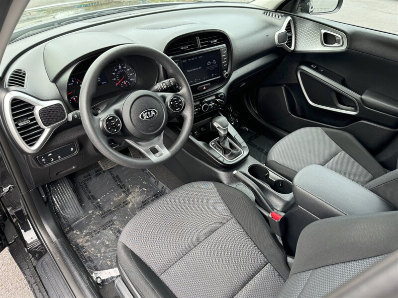 2022 Kia Soul LX TECHNOLOGY PACKAGE  