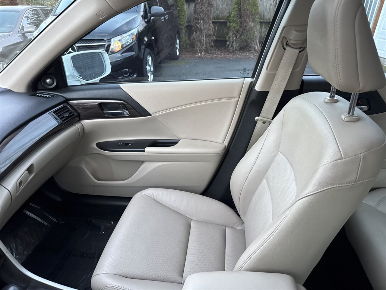 2017 Honda Accord EX-L w/Navi w/Honda Sensing ONLY 49K MILES   - Photo 28 - Portland, OR 97211