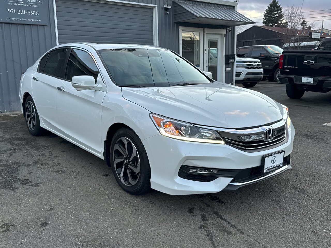 2017 Honda Accord EX-L w/Navi w/Honda Sensing ONLY 49K MILES   - Photo 6 - Portland, OR 97211