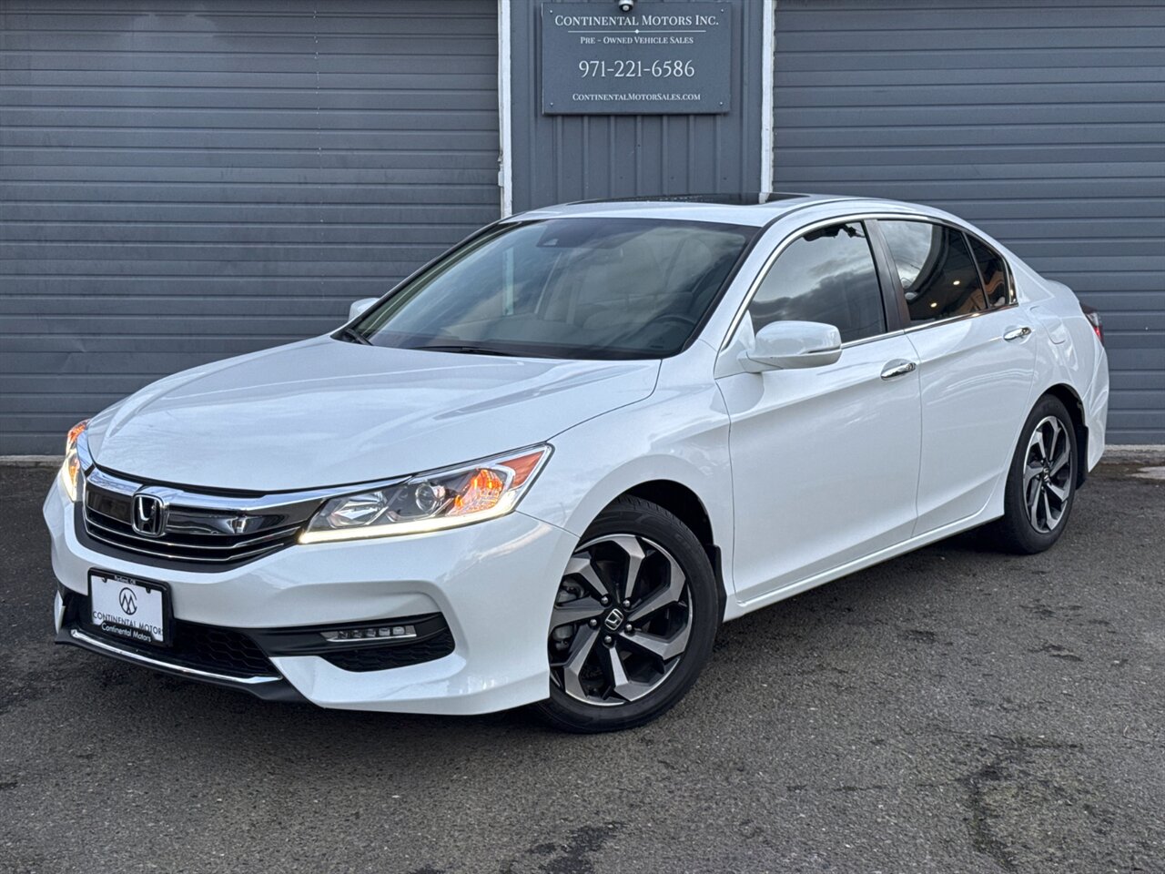 2017 Honda Accord EX-L w/Navi w/Honda Sensing ONLY 49K MILES   - Photo 1 - Portland, OR 97211