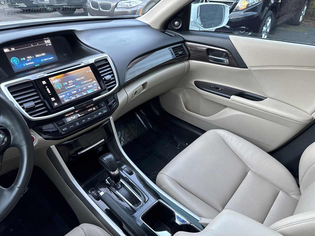 2017 Honda Accord EX-L w/Navi w/Honda Sensing ONLY 49K MILES   - Photo 27 - Portland, OR 97211