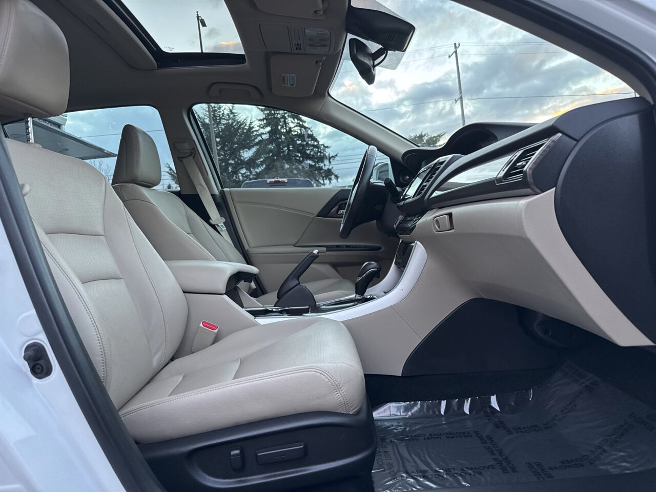 2017 Honda Accord EX-L w/Navi w/Honda Sensing ONLY 49K MILES   - Photo 18 - Portland, OR 97211