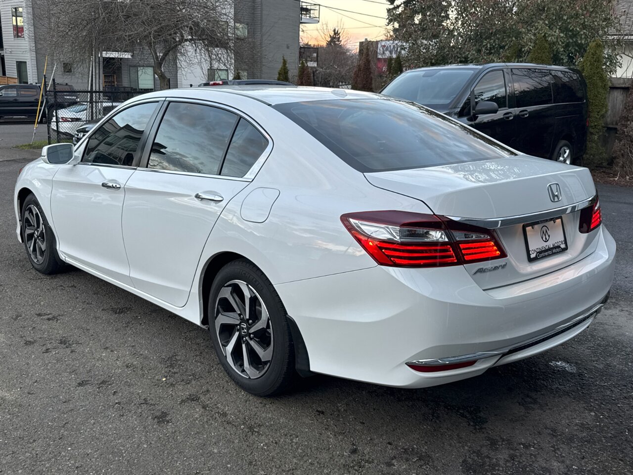 2017 Honda Accord EX-L w/Navi w/Honda Sensing ONLY 49K MILES   - Photo 10 - Portland, OR 97211