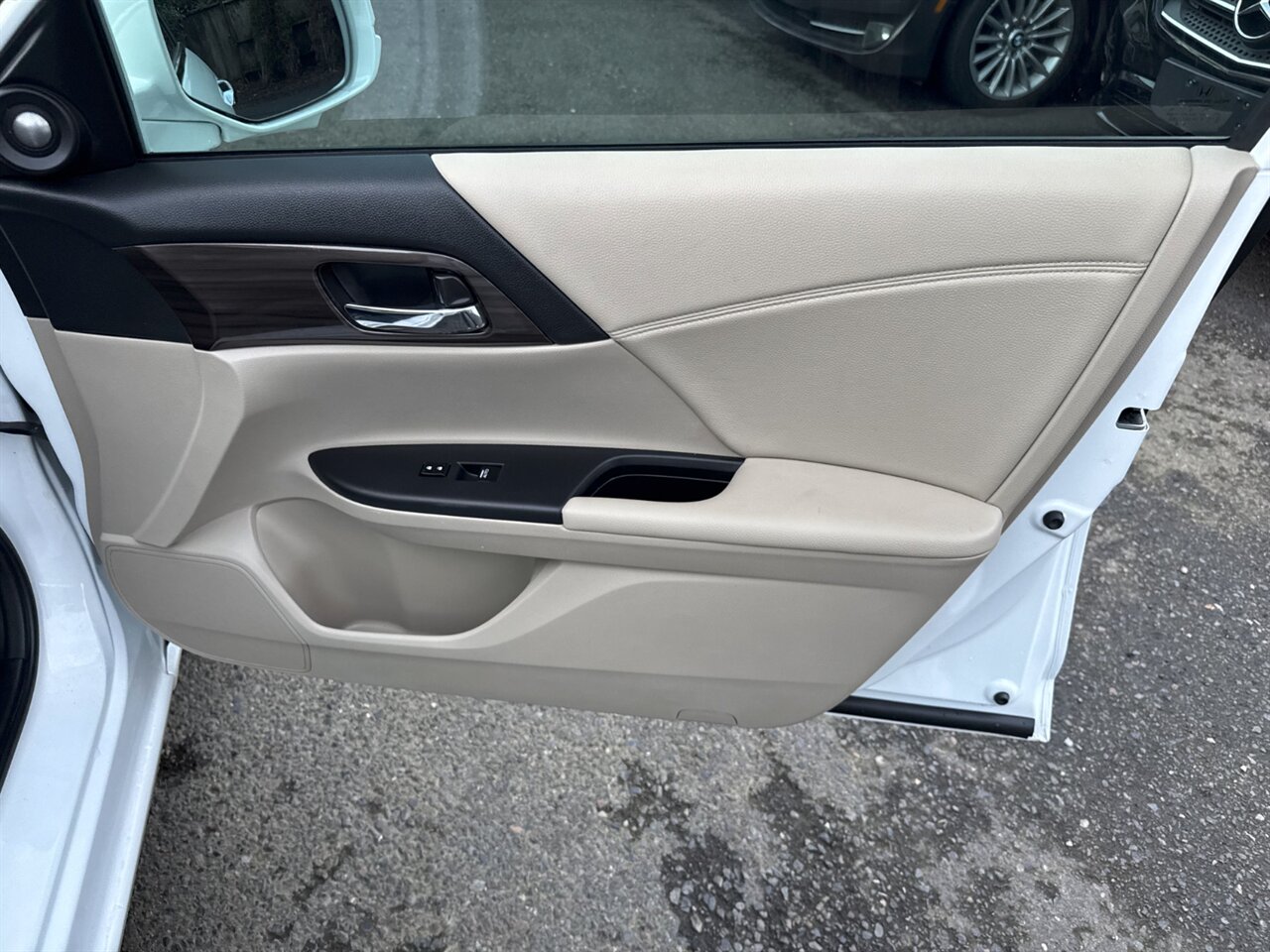 2017 Honda Accord EX-L w/Navi w/Honda Sensing ONLY 49K MILES   - Photo 19 - Portland, OR 97211