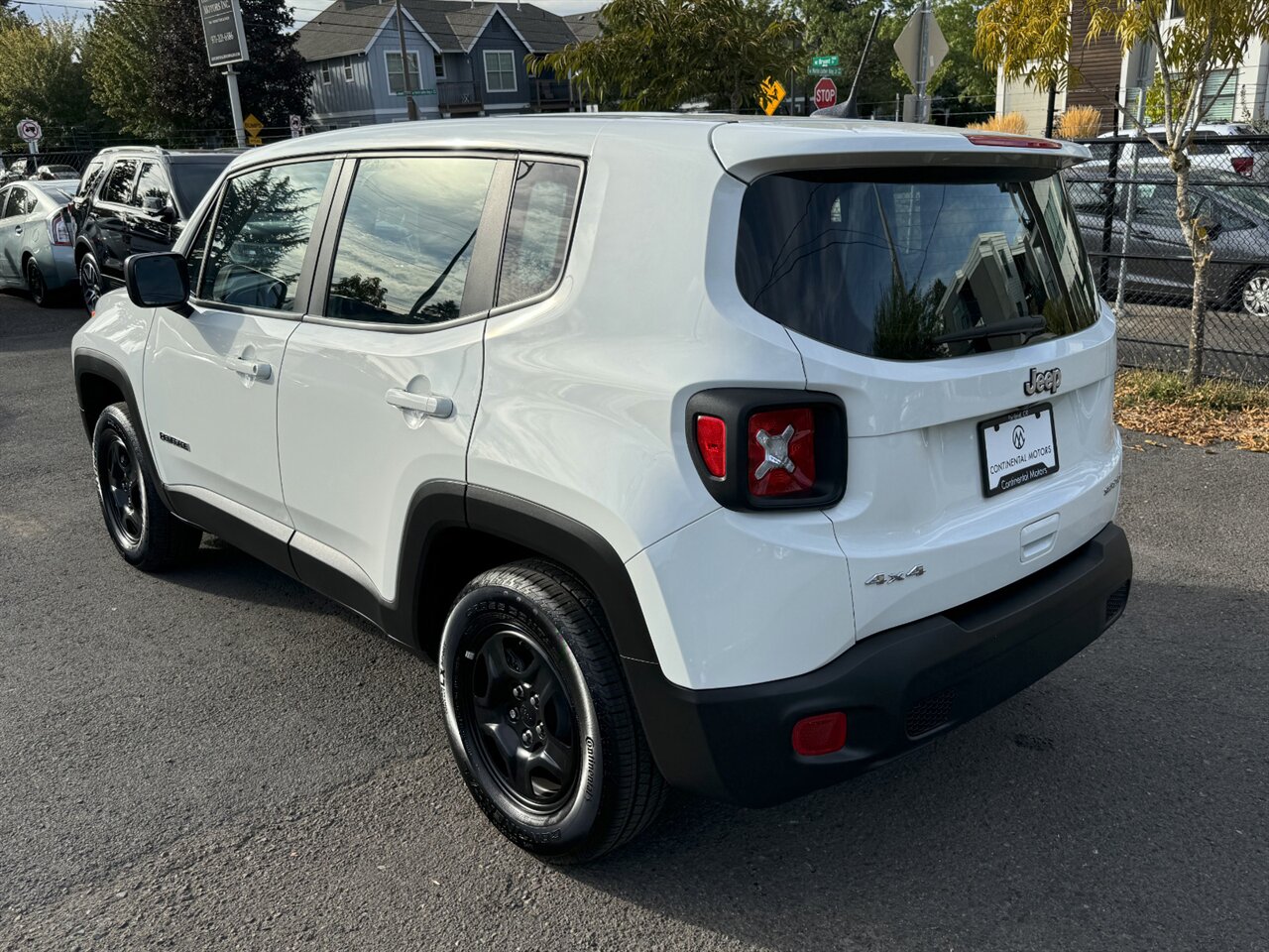 2022 Jeep Renegade Sport 4X4 BACKUP CAMERA ONLY 6K MILES   - Photo 9 - Portland, OR 97211