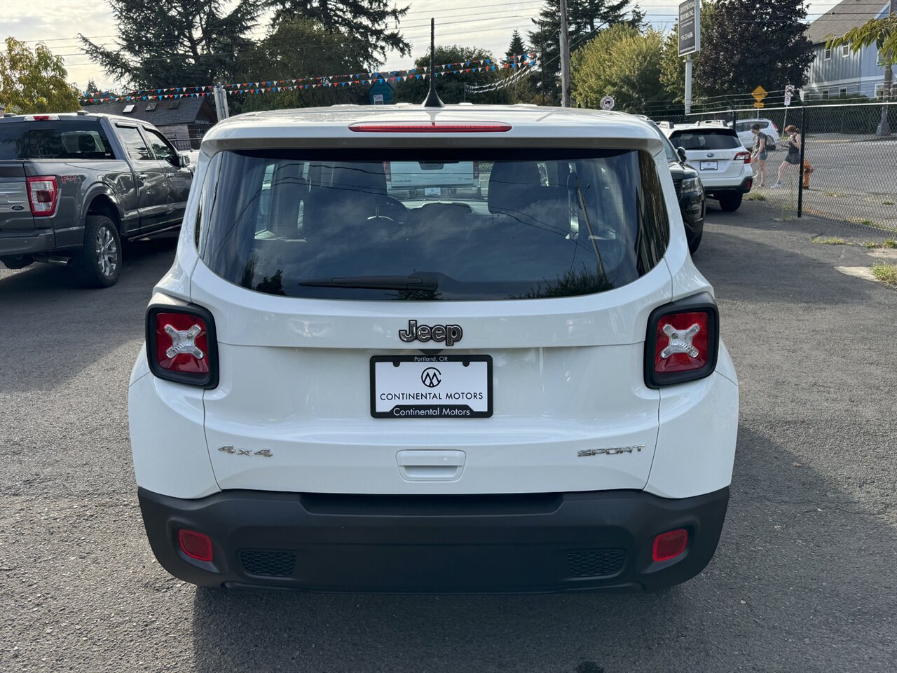 2022 Jeep Renegade Sport 4X4 BACKUP CAMERA ONLY 6K MILES   - Photo 8 - Portland, OR 97211