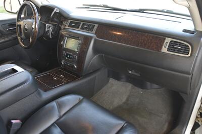 2009 GMC Yukon Denali XL NAV BK/CAM PREM WHLS HWY MILES CLEAN   - Photo 29 - Stafford, TX 77477