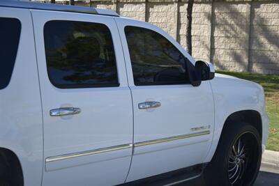 2009 GMC Yukon Denali XL NAV BK/CAM PREM WHLS HWY MILES CLEAN   - Photo 17 - Stafford, TX 77477