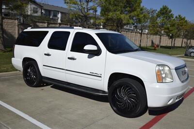 2009 GMC Yukon Denali XL NAV BK/CAM PREM WHLS HWY MILES CLEAN   - Photo 4 - Stafford, TX 77477