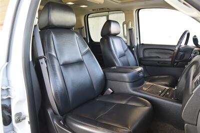 2009 GMC Yukon Denali XL NAV BK/CAM PREM WHLS HWY MILES CLEAN   - Photo 33 - Stafford, TX 77477