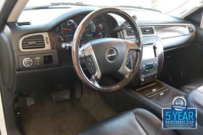2009 GMC Yukon Denali XL NAV BK/CAM PREM WHLS HWY MILES CLEAN   - Photo 28 - Stafford, TX 77477
