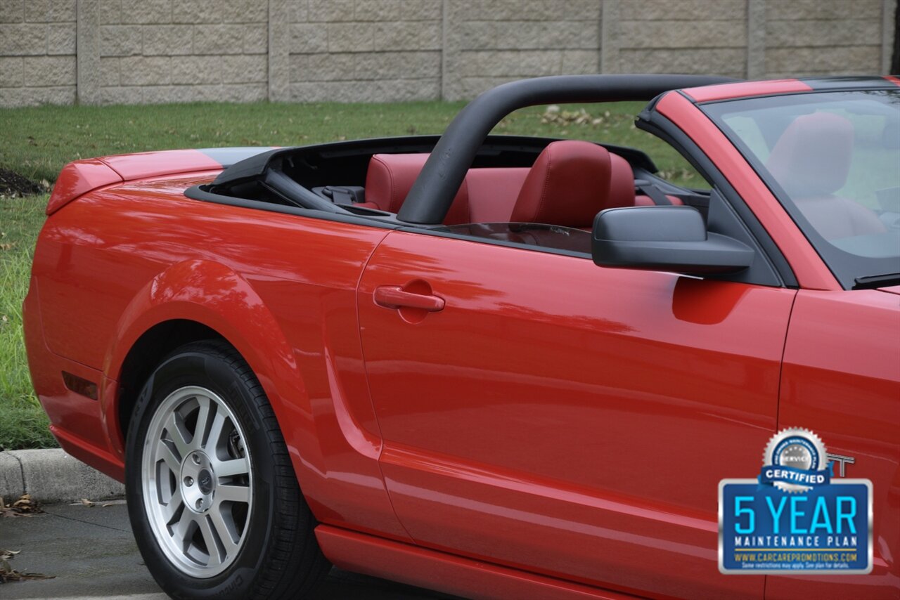 2005 Ford Mustang GT PREMIUM CONVERTIBLE AUTO 28K ORIG MILE RED LTHR   - Photo 9 - Stafford, TX 77477