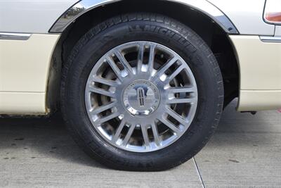 2007 Lincoln Town Car SIGNATURE LTD 45K ORIG MILES CARRIAGE TOP MINT   - Photo 38 - Stafford, TX 77477