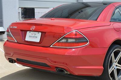 2009 Mercedes-Benz SL 550 LOADED PANO ROOF NAV HTD STS FRESH TRADE   - Photo 29 - Stafford, TX 77477