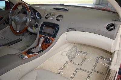 2009 Mercedes-Benz SL 550 LOADED PANO ROOF NAV HTD STS FRESH TRADE   - Photo 41 - Stafford, TX 77477