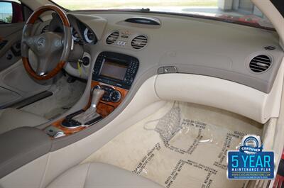 2009 Mercedes-Benz SL 550 LOADED PANO ROOF NAV HTD STS FRESH TRADE   - Photo 41 - Stafford, TX 77477