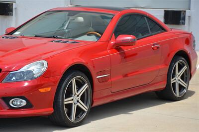 2009 Mercedes-Benz SL 550 LOADED PANO ROOF NAV HTD STS FRESH TRADE   - Photo 10 - Stafford, TX 77477