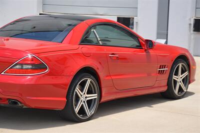2009 Mercedes-Benz SL 550 LOADED PANO ROOF NAV HTD STS FRESH TRADE   - Photo 26 - Stafford, TX 77477