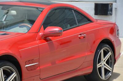 2009 Mercedes-Benz SL 550 LOADED PANO ROOF NAV HTD STS FRESH TRADE   - Photo 12 - Stafford, TX 77477