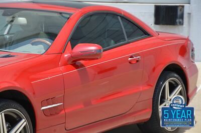 2009 Mercedes-Benz SL 550 LOADED PANO ROOF NAV HTD STS FRESH TRADE   - Photo 12 - Stafford, TX 77477