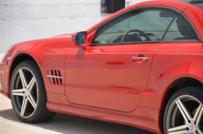 2009 Mercedes-Benz SL 550 LOADED PANO ROOF NAV HTD STS FRESH TRADE   - Photo 27 - Stafford, TX 77477