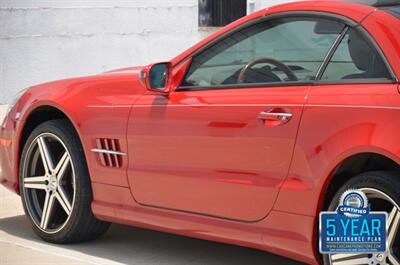 2009 Mercedes-Benz SL 550 LOADED PANO ROOF NAV HTD STS FRESH TRADE   - Photo 27 - Stafford, TX 77477