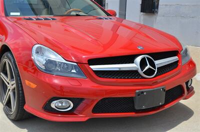 2009 Mercedes-Benz SL 550 LOADED PANO ROOF NAV HTD STS FRESH TRADE   - Photo 17 - Stafford, TX 77477