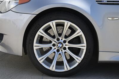 2007 BMW M5 TOP LOADED HWY MILES NEW CAR TRADE CLEAN   - Photo 42 - Stafford, TX 77477