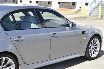 2007 BMW M5 TOP LOADED HWY MILES NEW CAR TRADE CLEAN   - Photo 19 - Stafford, TX 77477