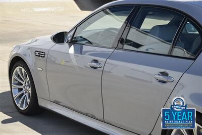 2007 BMW M5 TOP LOADED HWY MILES NEW CAR TRADE CLEAN   - Photo 18 - Stafford, TX 77477