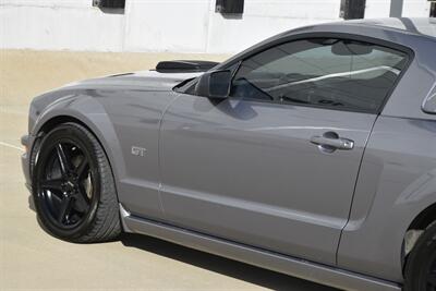 2006 Ford Mustang GT PREMIUM 5 SPD MANUAL 53K MILES LTHR PREM WHLS   - Photo 16 - Stafford, TX 77477