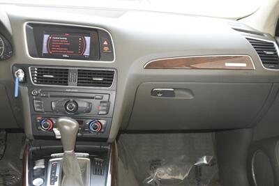 2012 Audi Q5 2.0T QUATTRO PREM+ BK/CAM ROOF FRESH TRADE NICE   - Photo 24 - Stafford, TX 77477
