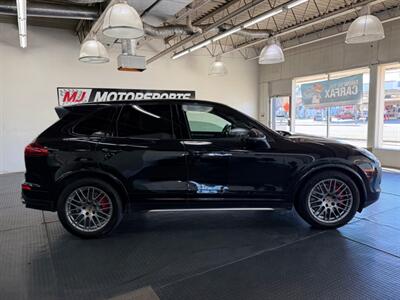 2018 Porsche Cayenne Turbo   - Photo 10 - Grand Rapids, MI 49548